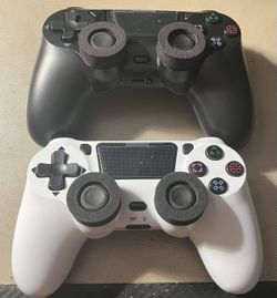 PS4 controllers