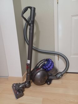 Dyson 47 DC Vacuum  almost new $180
