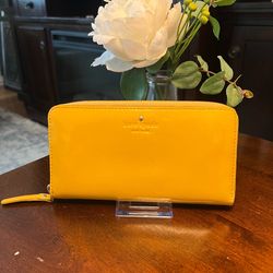 Kate Spade Zippy Wallet