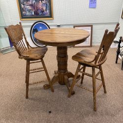 Gorgeous mid-century round table with two chairs, solid oak