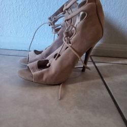 7/37 Tan High Heels