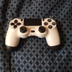 PS4 Wireless Controller Good Shape And Work No Offers No Trade 75th Ave Indian School Serious Buyers Only Please