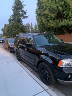 Lincoln Navigator Full-Size SUV Black