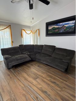 Electric Recliner Sectional Sofa couch in Great Condition