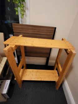 Wooden work bench