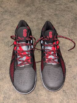 Nike Kyrie Flytrap Basketball Sneakers