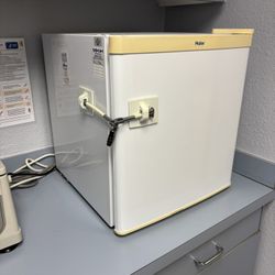 Haier Mini Fridge/ Compact Refrigerator W/lock
