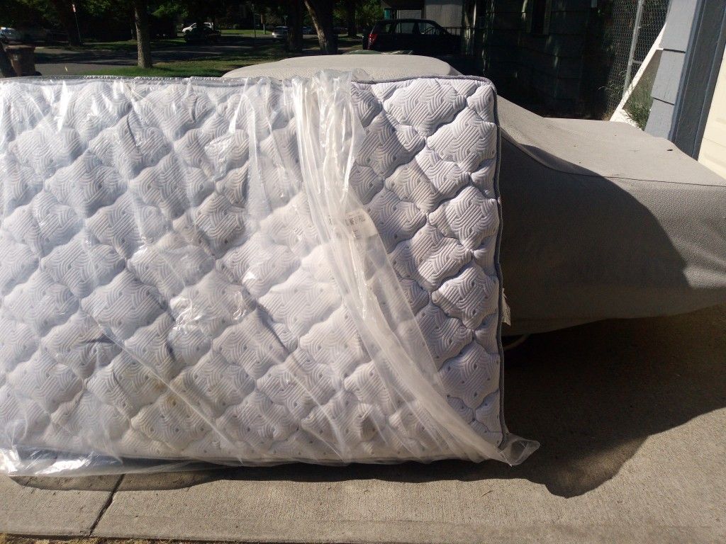 New Full Size Doctors Choice Plush Mattress