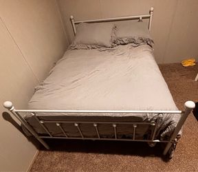 Full size bed