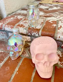 HALLOWEEN SKULL SET OF 3 PINK ROSE STATUE & IRIDESCENT GLASS JAR W/ BOTTLE DECOR ALL $5