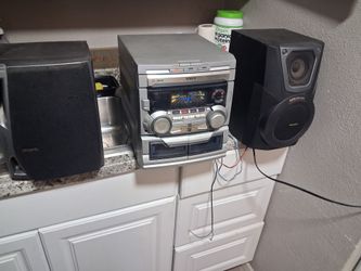 Phillips Fw p78/37 stereo system with 2 speakers only.