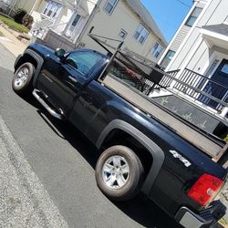 2013 Silverado 4x4  - 4.8 , V8 . 167k miles