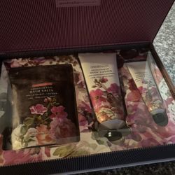 Gift Set Or Bath Sat 