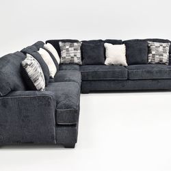 Cozy stunning Nice Sectional! 