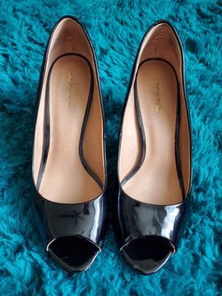 Saks Fifth Avenue pump (women's 8.5)
