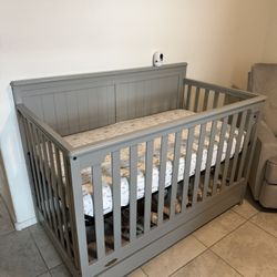 Graco Hadley 5-in-1 Convertible Crib with Drawer + Mattress 