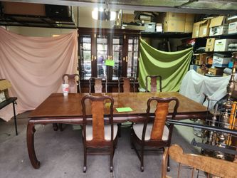 Dining room table