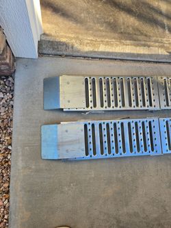 Trifold dirtbike motorcycle ramp