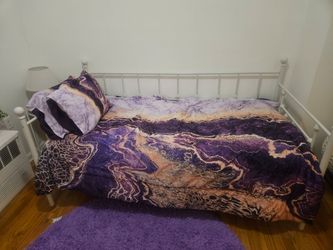 Complete Twin Bedroom Set w/ Mattress, Rug & Furniture – Excellent Condition