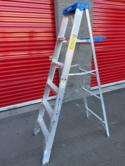 6FT WERNER ALUMINUM LADDER—250 LB CAPACITY