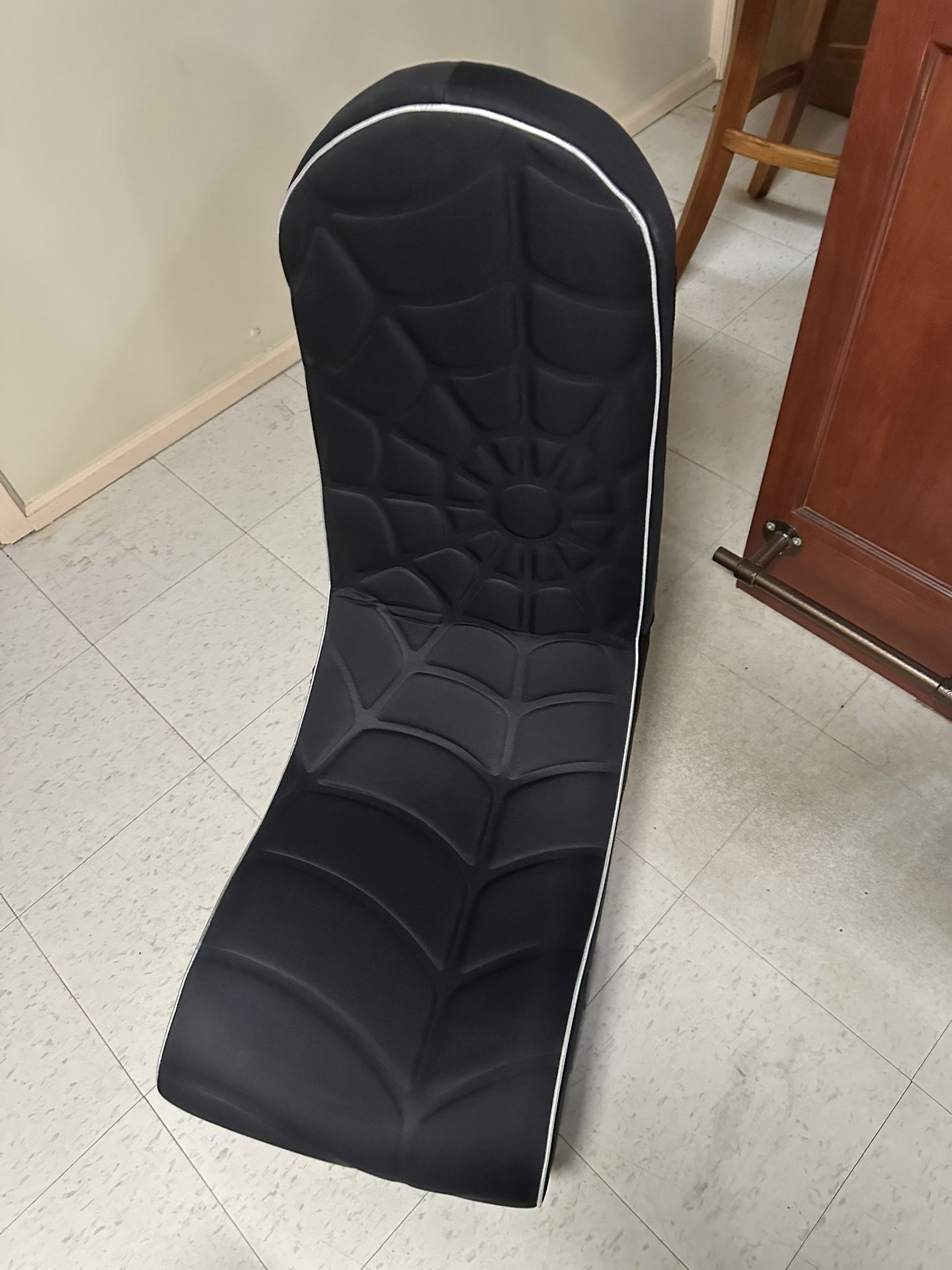 BoomChair Web for home entertainment and music (does not have Bluetooth)