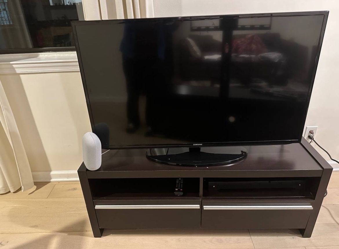 Samsung TV, 46in (Washington DC, Foggy Bottom)