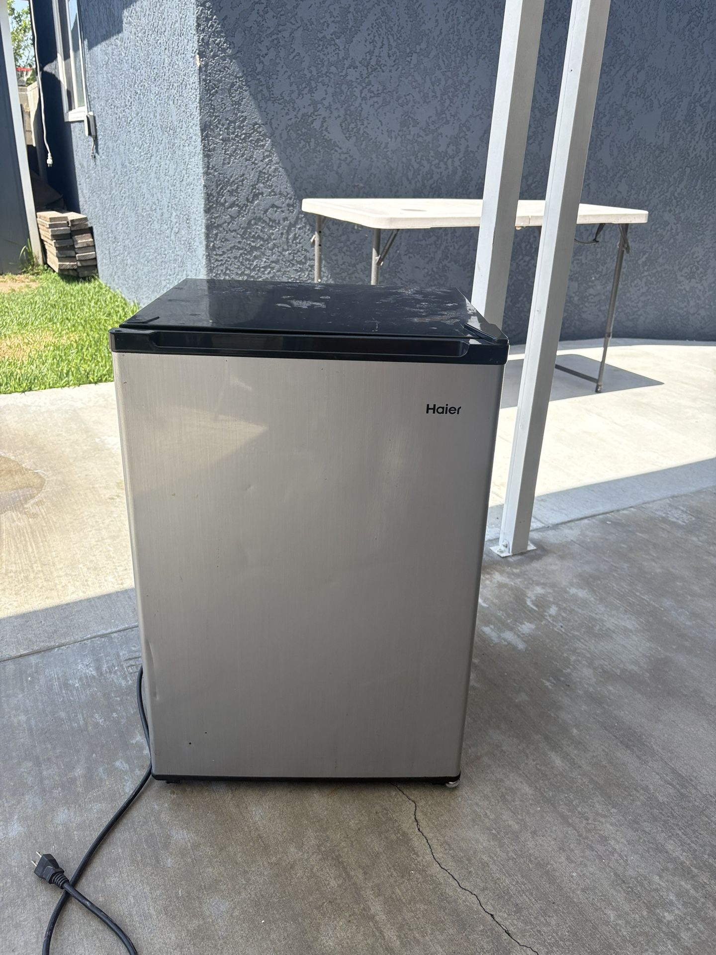 Mini fridge