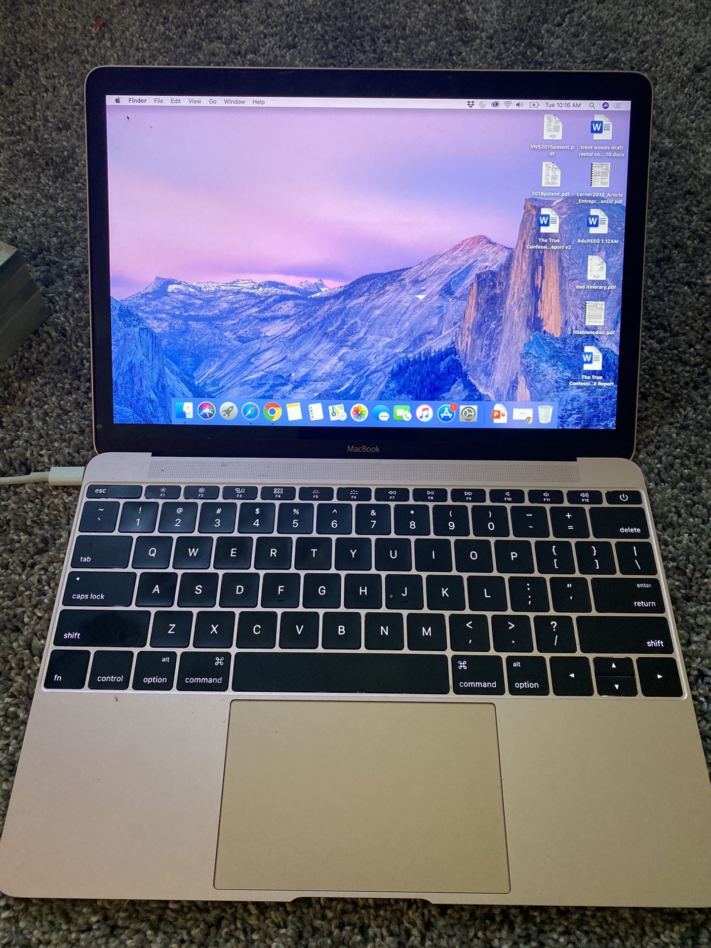 12" MacBook excellent condition barely used no flaws 2016 rose gold