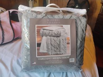 Moderne Elegance Cable Knit Sherpa Throw