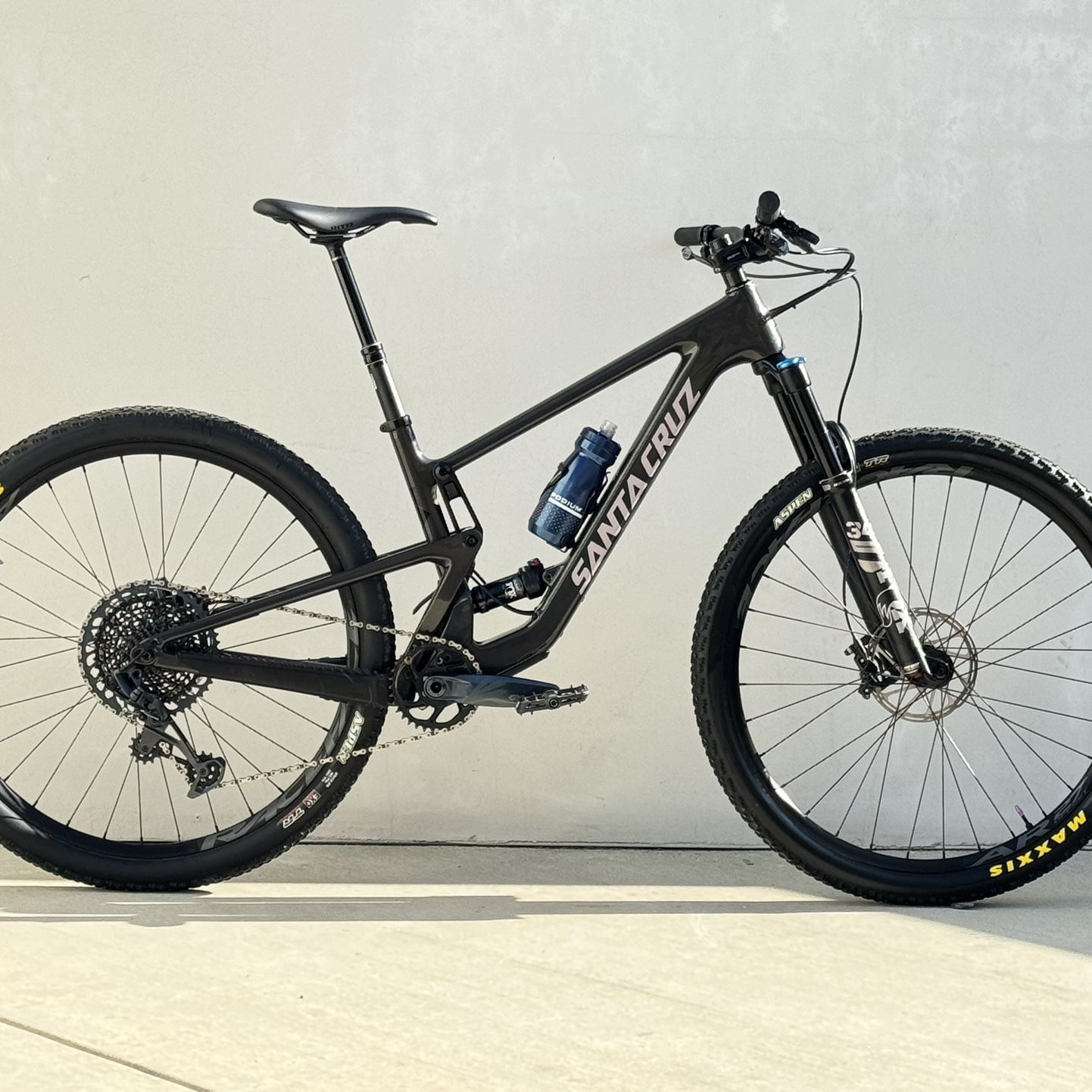NEW Santa Cruz Tallboy C Carbon Full Suspension Mountain Bike. MEDIUM. SRAM GX EAGLE 12sp. 29er