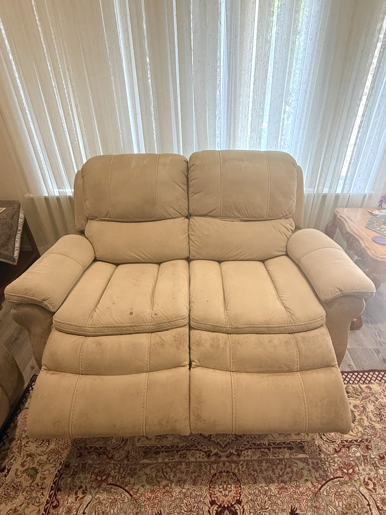 2 Reclining Sofas, Color: Cream