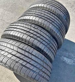 205 55 16 Michelin tires Con 80% de Vida Las 4🎃🎃🎃