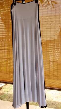 Mahina: Size: S/ White maxi skirt that can be worn as a tube top maxi dress