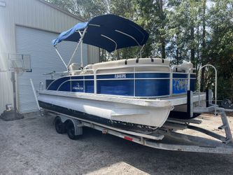 21’ Bennington Pontoon Boat With Yamaha Engine