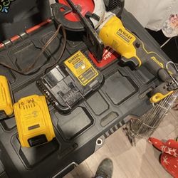 Dewalt Atomic 20v Max Cordless Brushless 4 1/2 In Circular Saw 
