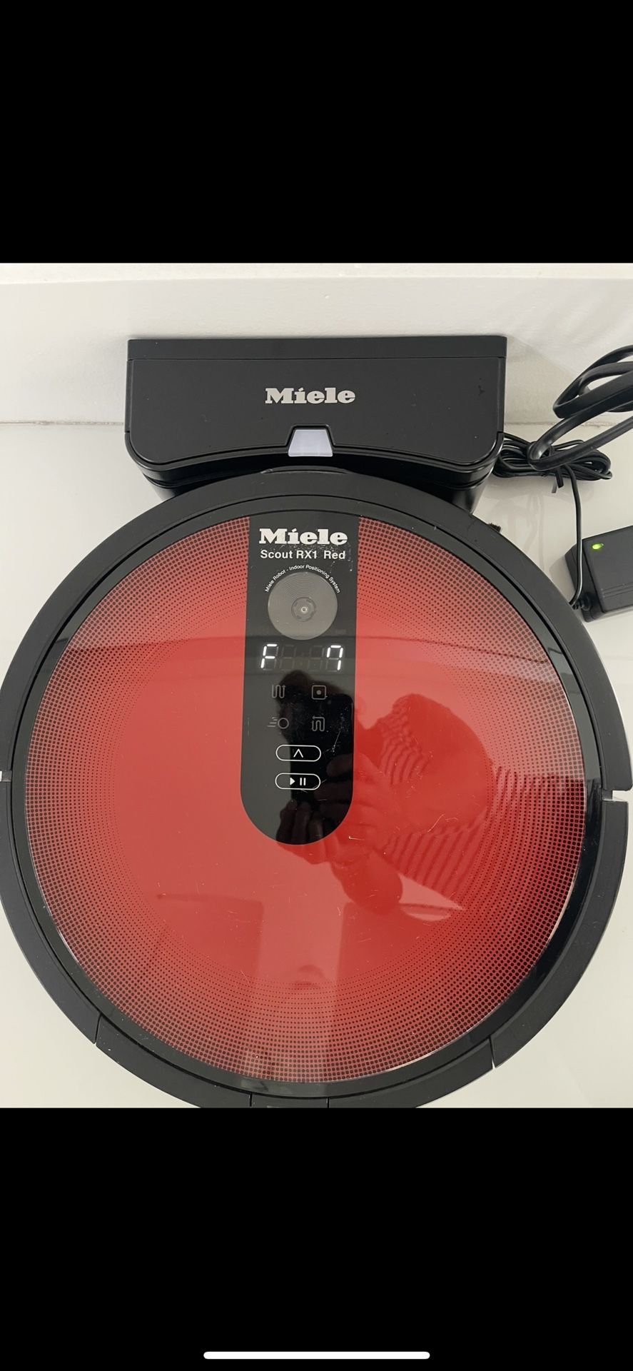 Miele Vacuum As Is, Turn On But Stopped Working I Don’t Know Why, I Just Bought A New Battery But Still showing Error 7, Was $600, Maybe Fixable.