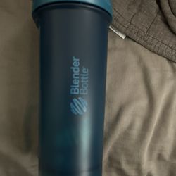 Blender Shaker Bottle (Never Used)