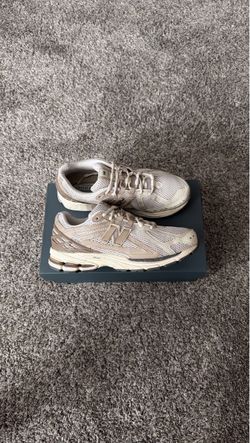 New Balance Men: Size 8