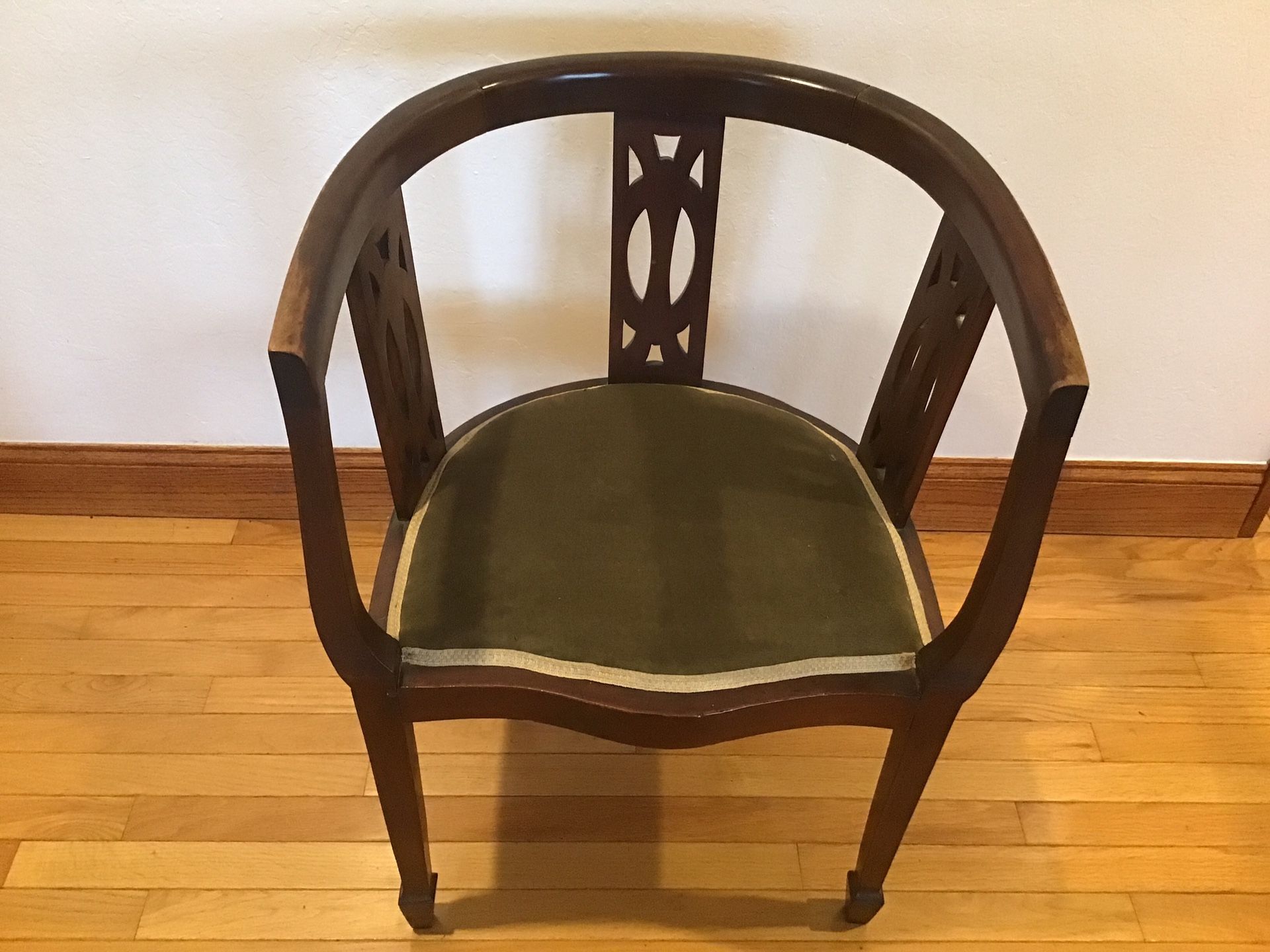 Edwardian Tub Mahogany Chair Circa 1910’s 21w 30h 17d + 17w At Seat With Sade Feet