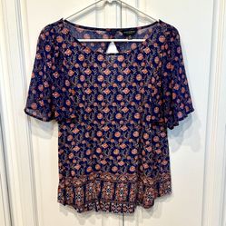 🌹 Pretty navy blue with red flower pattern flowy blouse shirt with triangle cut out in back by Lucky Brand