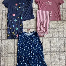 Woman’s Size Medium 5/6 Clothes