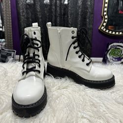 Madden NYC boots Size 8