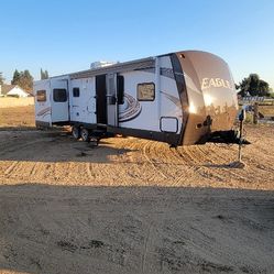 travel trailer camper with 3 slides VERY SPACIOUS AND CLEAN