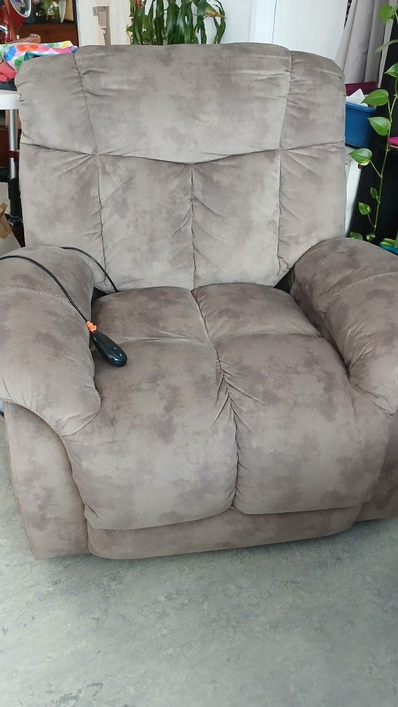 Electric recliner, Barely use.