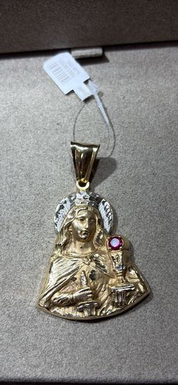 Gold pendant