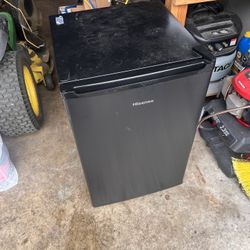 Hisense Mini Fridge FREE Does Not Cool Needs Parts