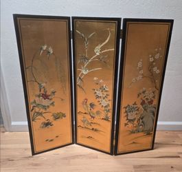 Vintage Asian Floral Bird Gold Lacquer Divider