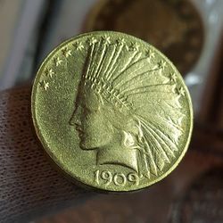 GREAT FOR NOVELTY MEMORABILIA COLLECTABLES  & GIFTS (22K. GOLD PLATED) US INDIAN HEAD DOLLARS 1909 WEIGHT: 10 GRAMS. 