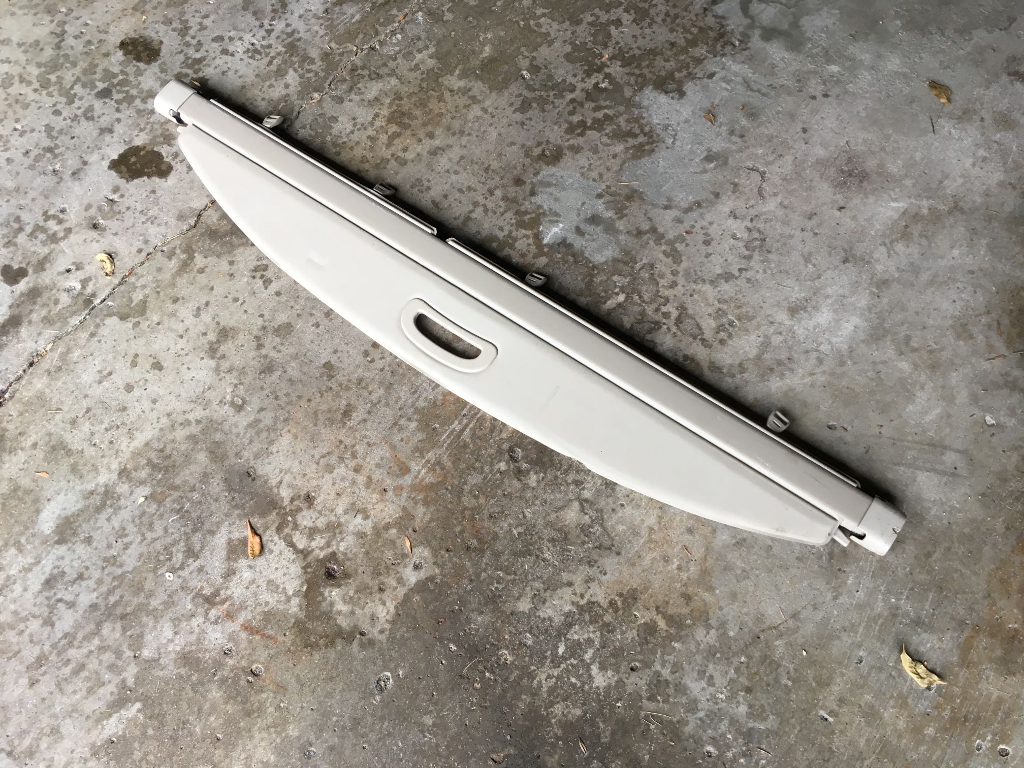 Toyota Highlander Retractable Rear Cargo Cover (2001-2007)