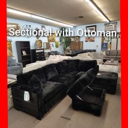 🥰 Beautiful Sectional with Ottoman
